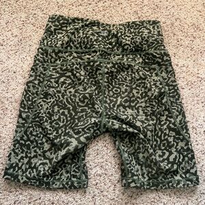 Athleta biker shorts size small green camo, bike shorts